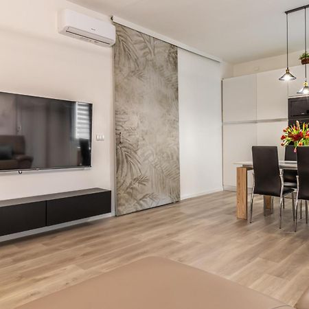 Gigi House Appartamento Piazza Mazzini 300M Dal Mare リド・ディ・イエゾロ エクステリア 写真