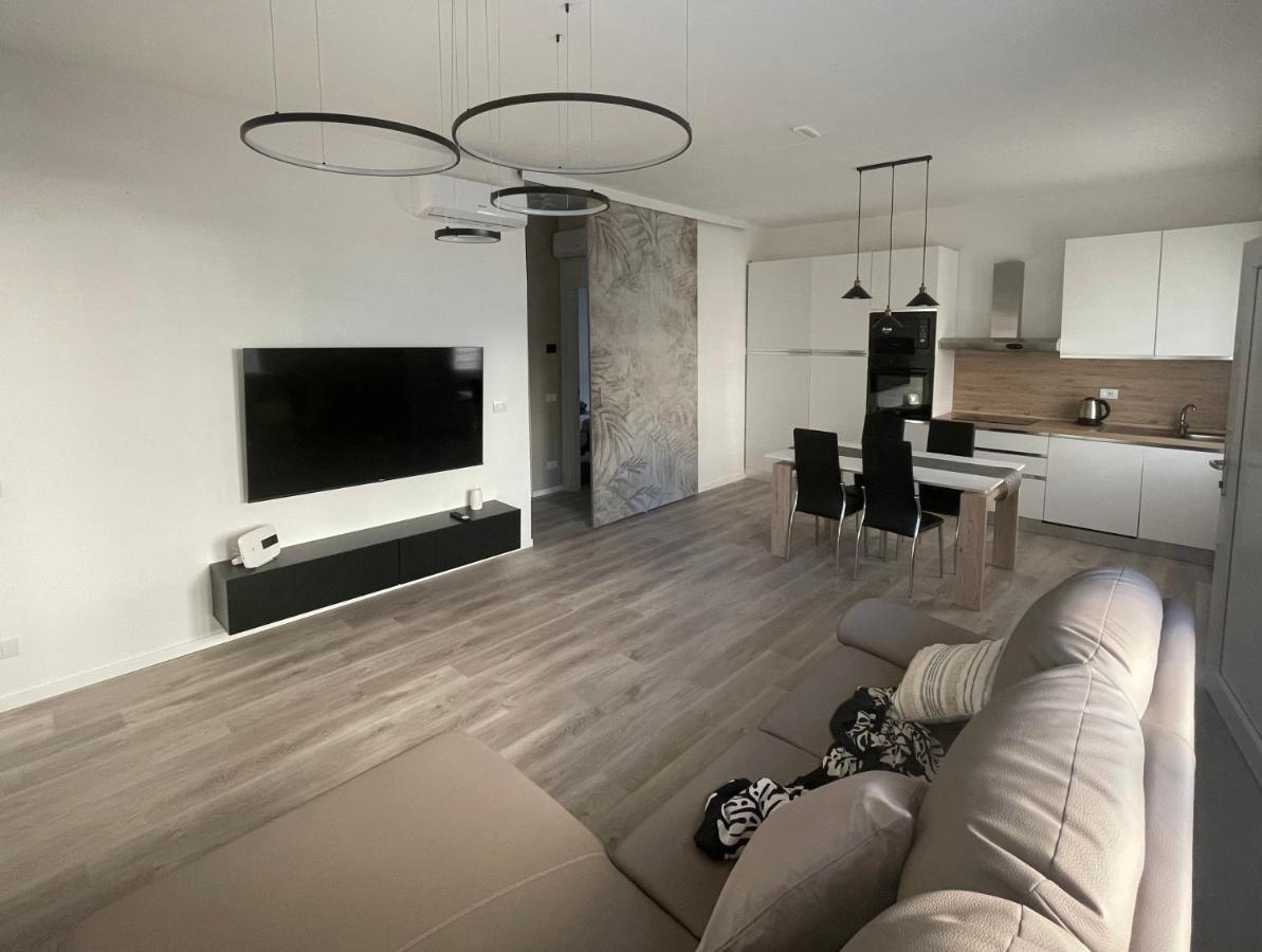 Gigi House Appartamento Piazza Mazzini 300M Dal Mare リド・ディ・イエゾロ エクステリア 写真